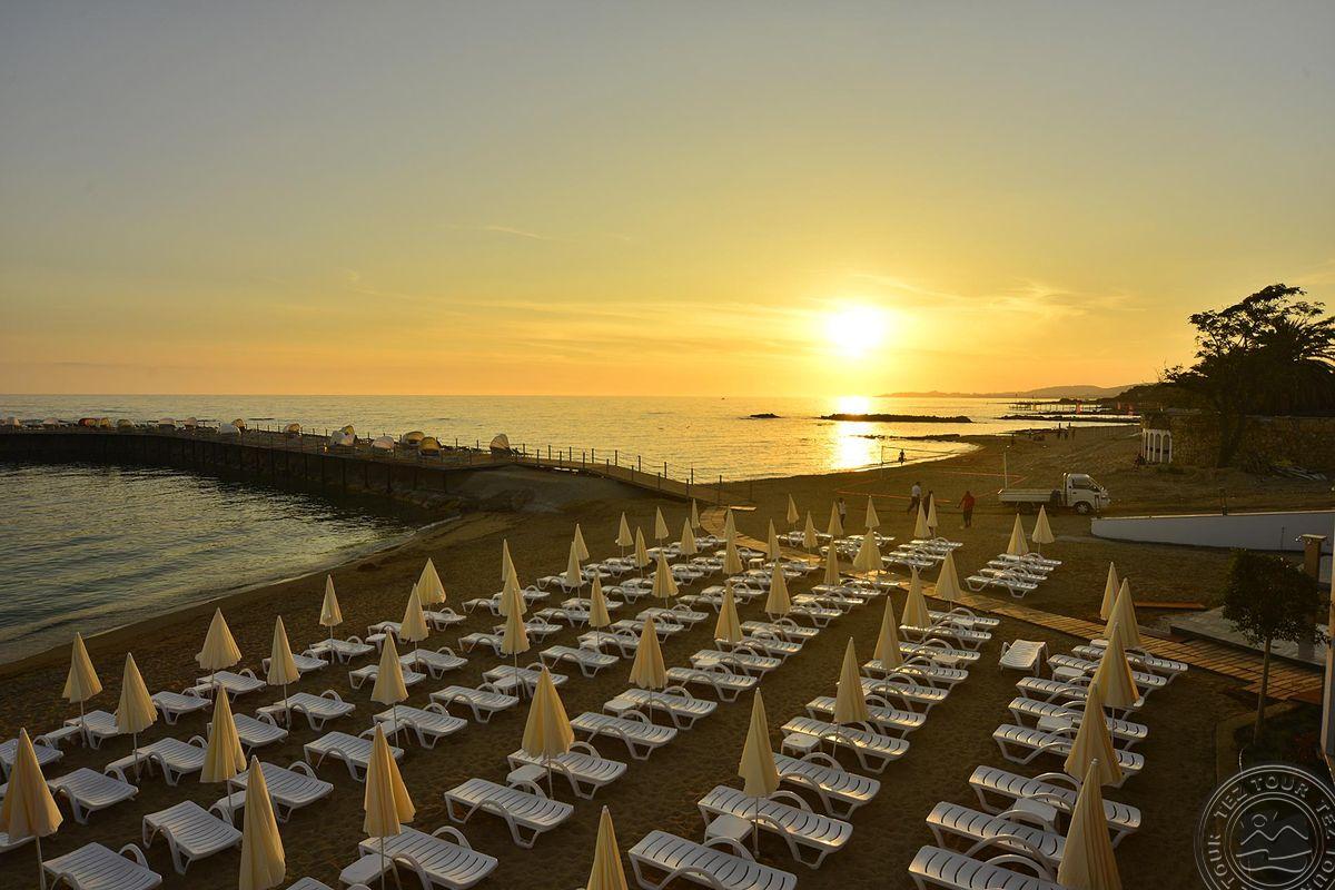 AZURA DELUXE RESORT & SPA