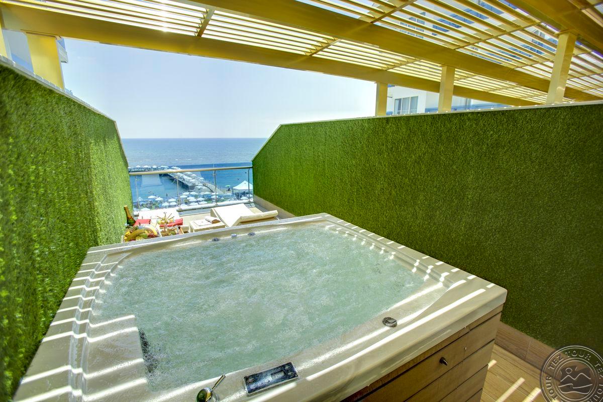 AZURA DELUXE RESORT & SPA