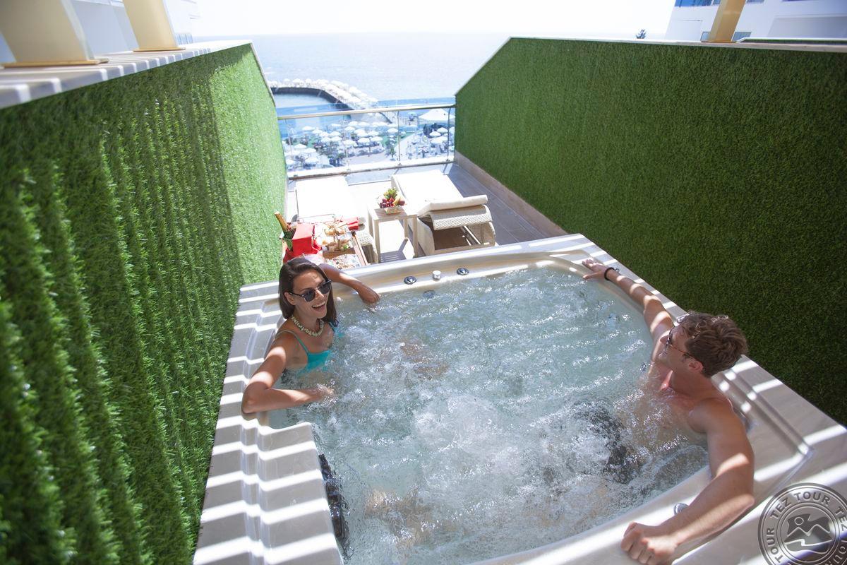 AZURA DELUXE RESORT & SPA