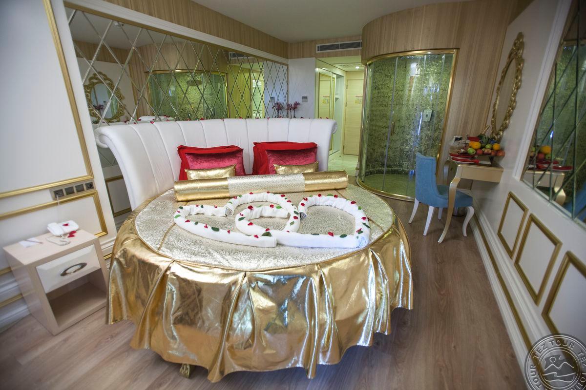 AZURA DELUXE RESORT & SPA