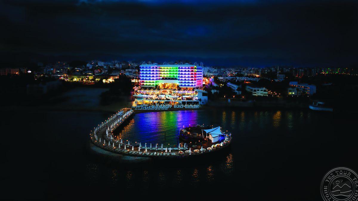 AZURA DELUXE RESORT & SPA