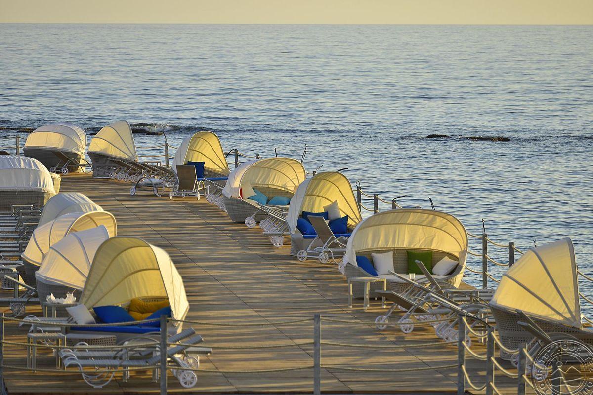 AZURA DELUXE RESORT & SPA