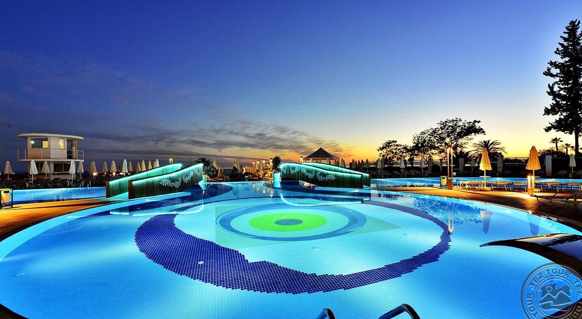 AZURA DELUXE RESORT & SPA