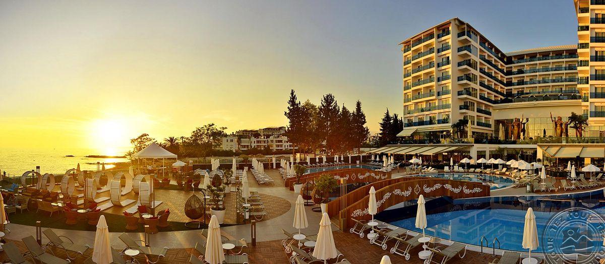 AZURA DELUXE RESORT & SPA