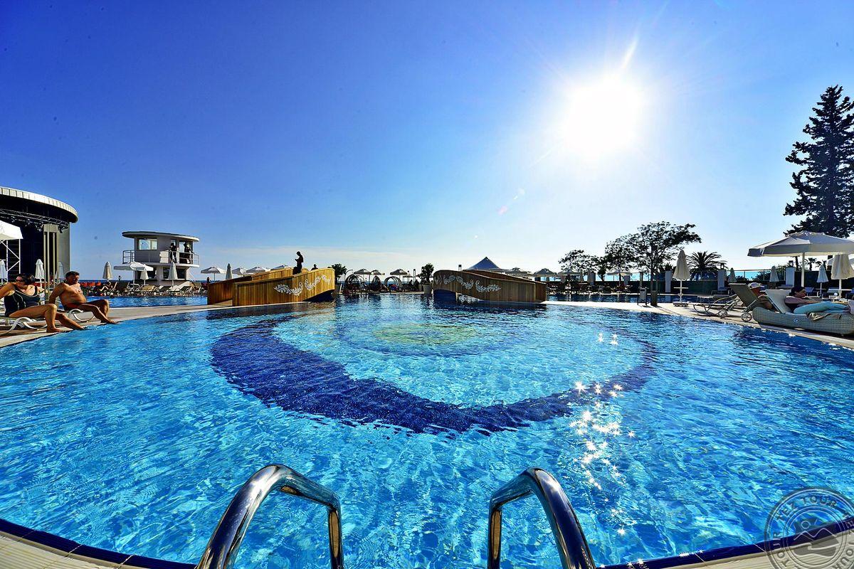 AZURA DELUXE RESORT & SPA