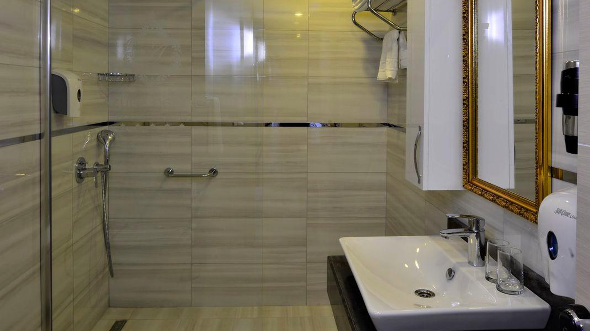 AZURA DELUXE RESORT & SPA