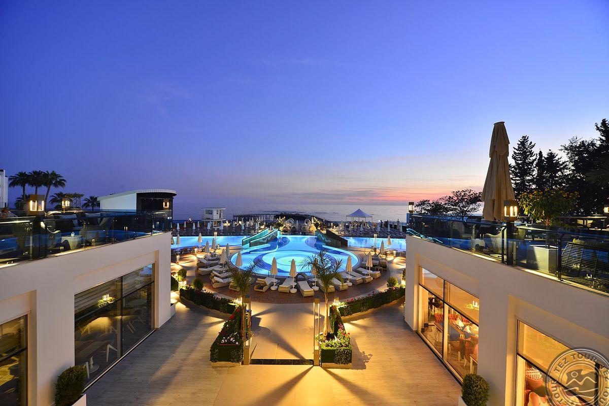 AZURA DELUXE RESORT & SPA