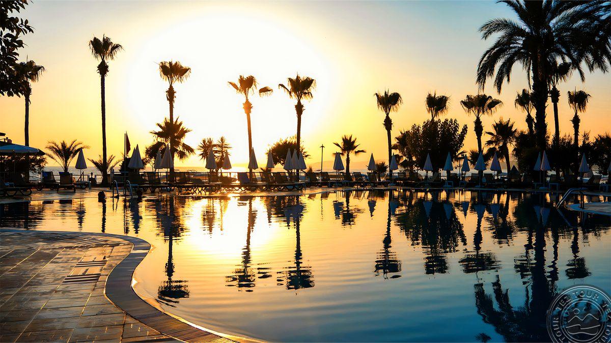 LONICERA WORLD HOTEL