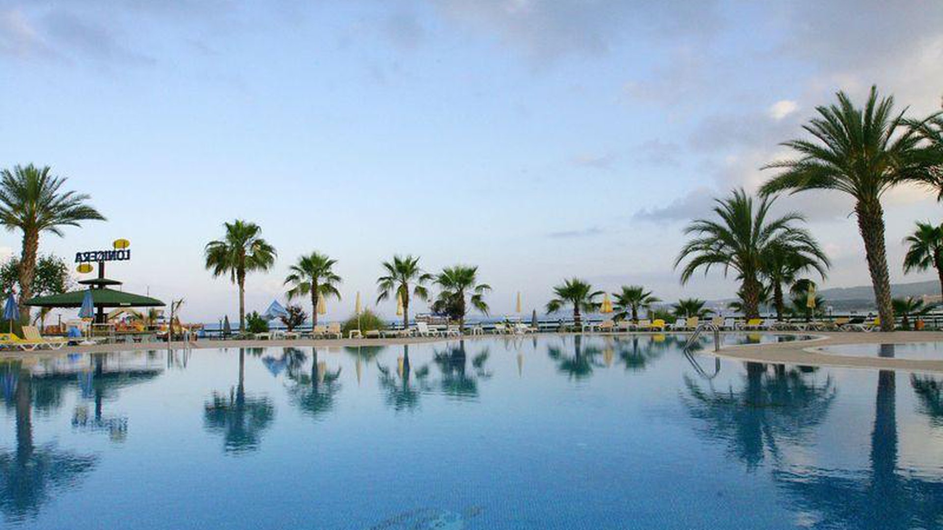 LONICERA WORLD HOTEL