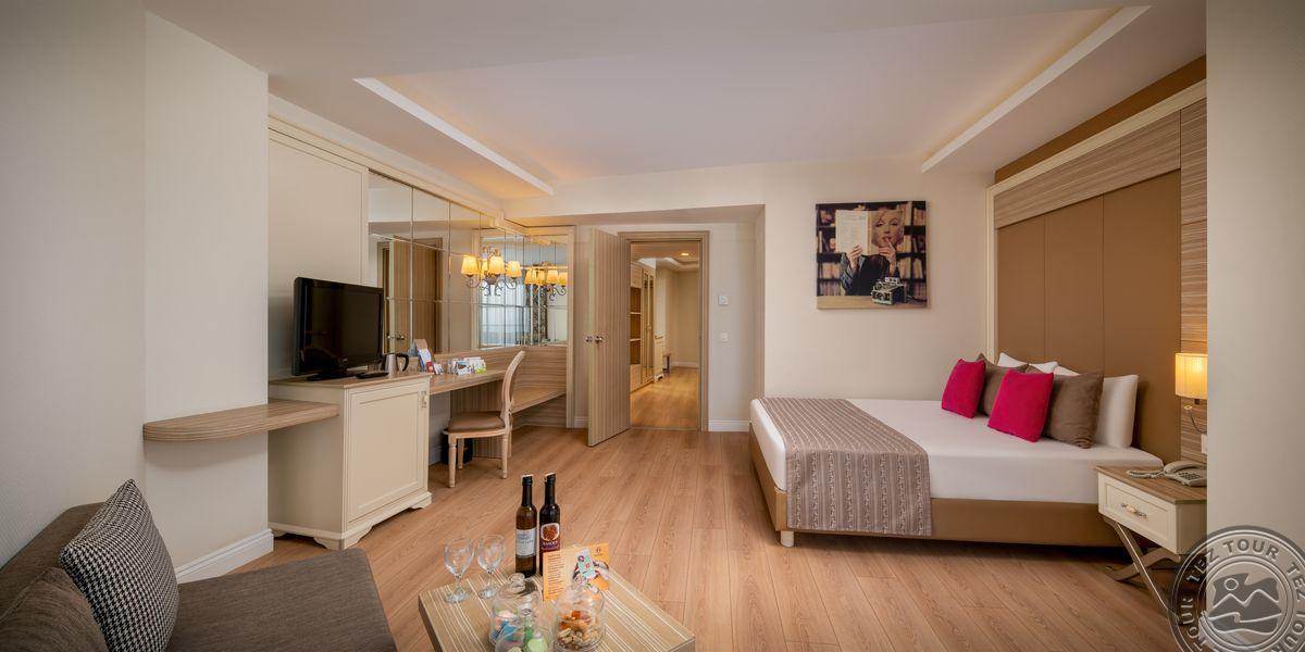 DELPHIN DELUXE RESORT