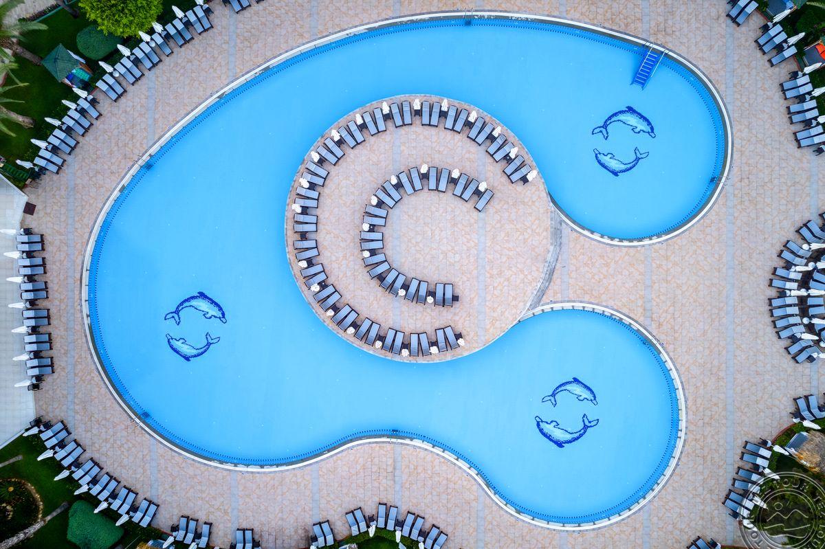 DELPHIN DELUXE RESORT