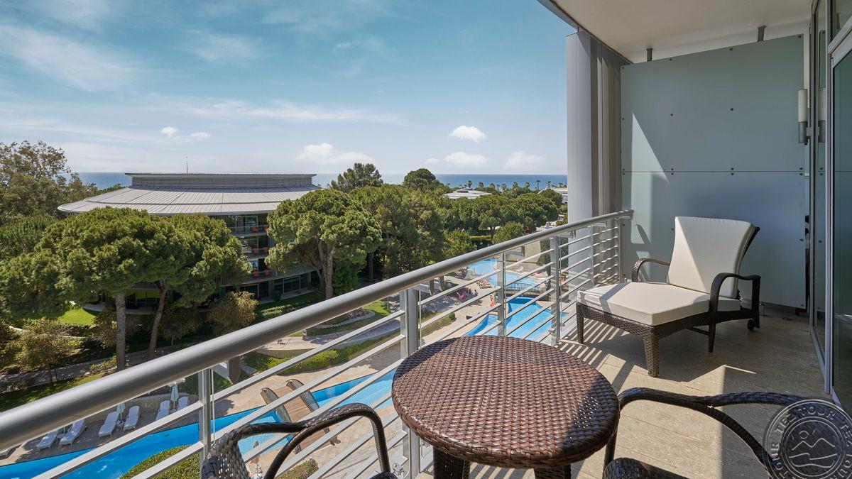 CALISTA LUXURY RESORT