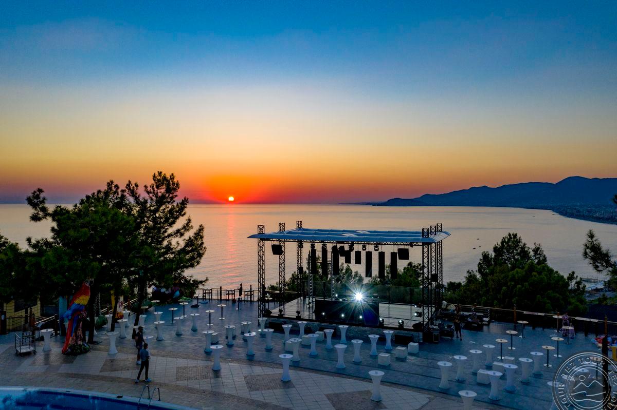 UTOPIA WORLD HOTEL