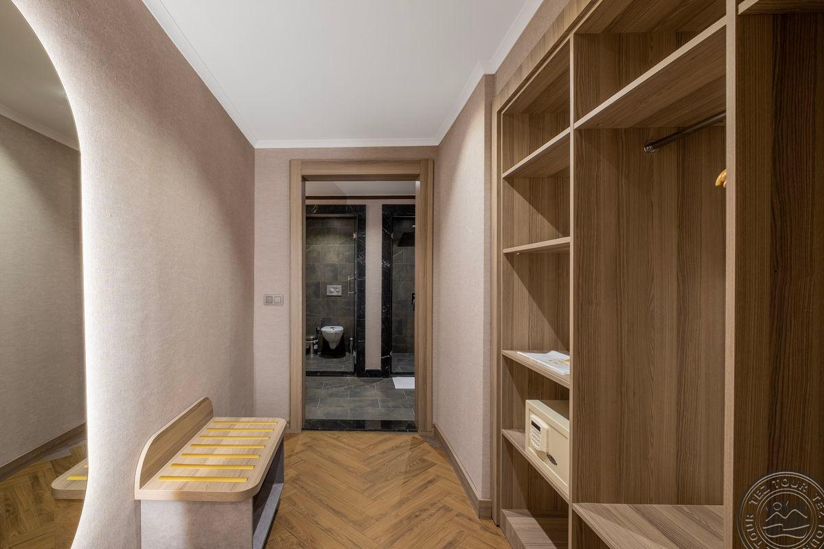 UTOPIA WORLD HOTEL